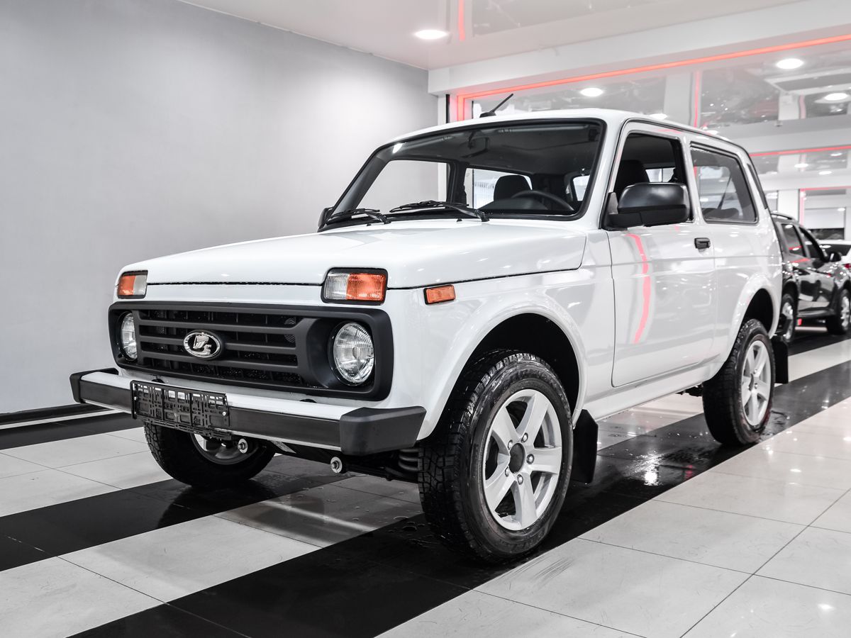 Купить Lada Niva Legend 2024, новый белый Лада Niva Legend по цене 792 000  рублей у официального дилера в Москве