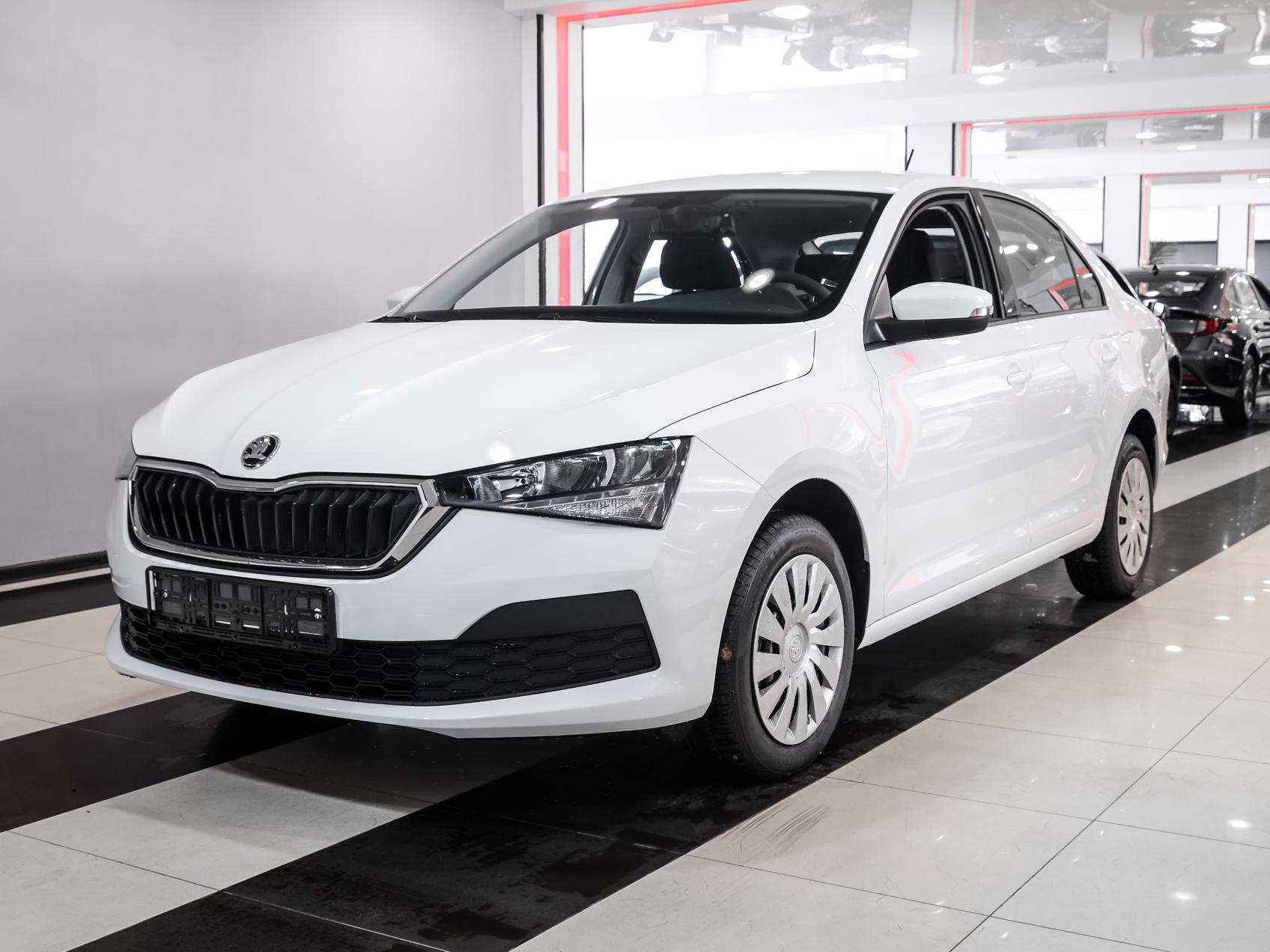 Купить Skoda Rapid 2024, новый Белый Шкода Rapid по цене 1 430 000 рублей у  официального дилера в Москве