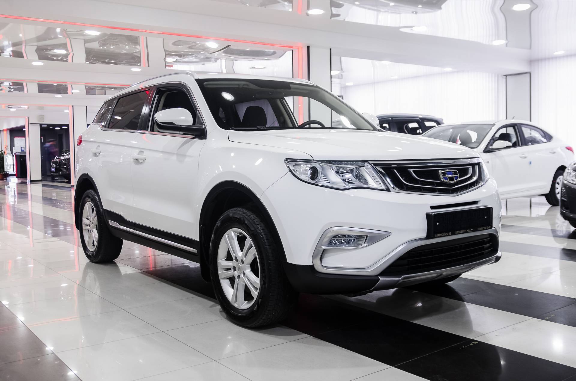 Geely atlas белый