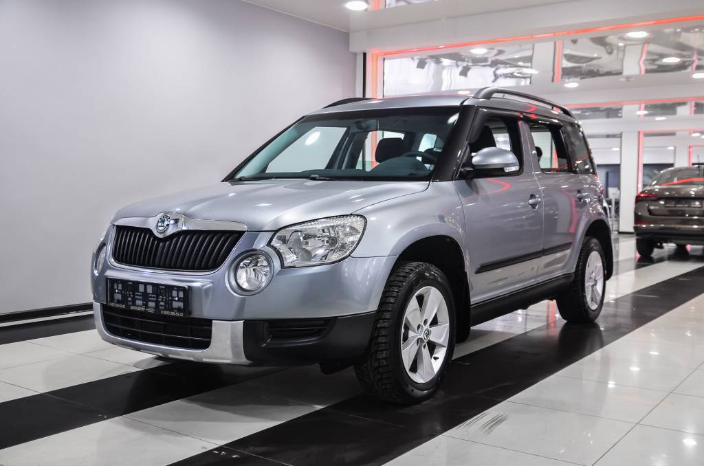 Шкода етти 2011. Skoda Yeti 2011 Silver. Шкода Йети 2011. Фото Шкода Йети 2011 года.