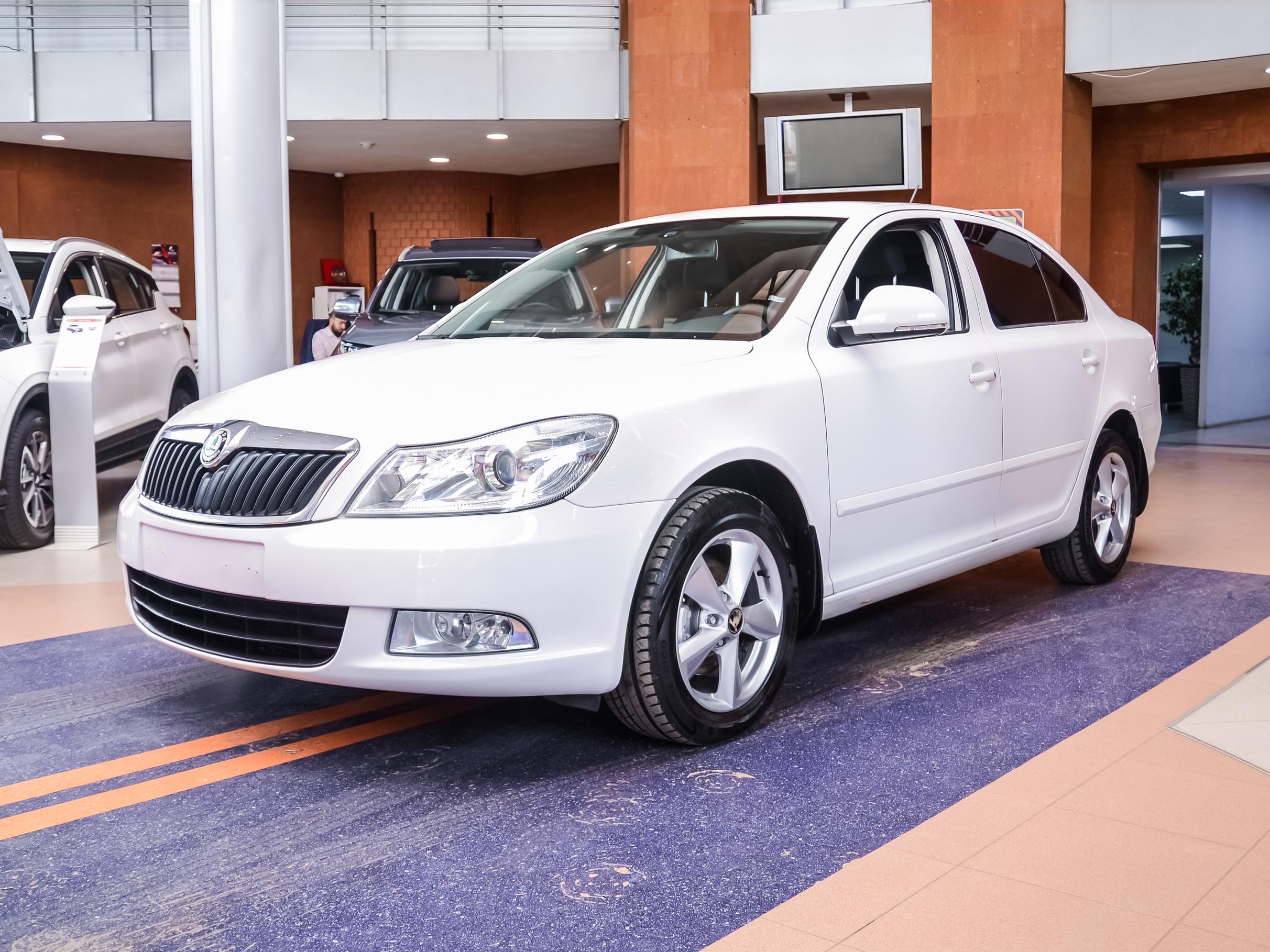 Skoda Octavia 2012 белая