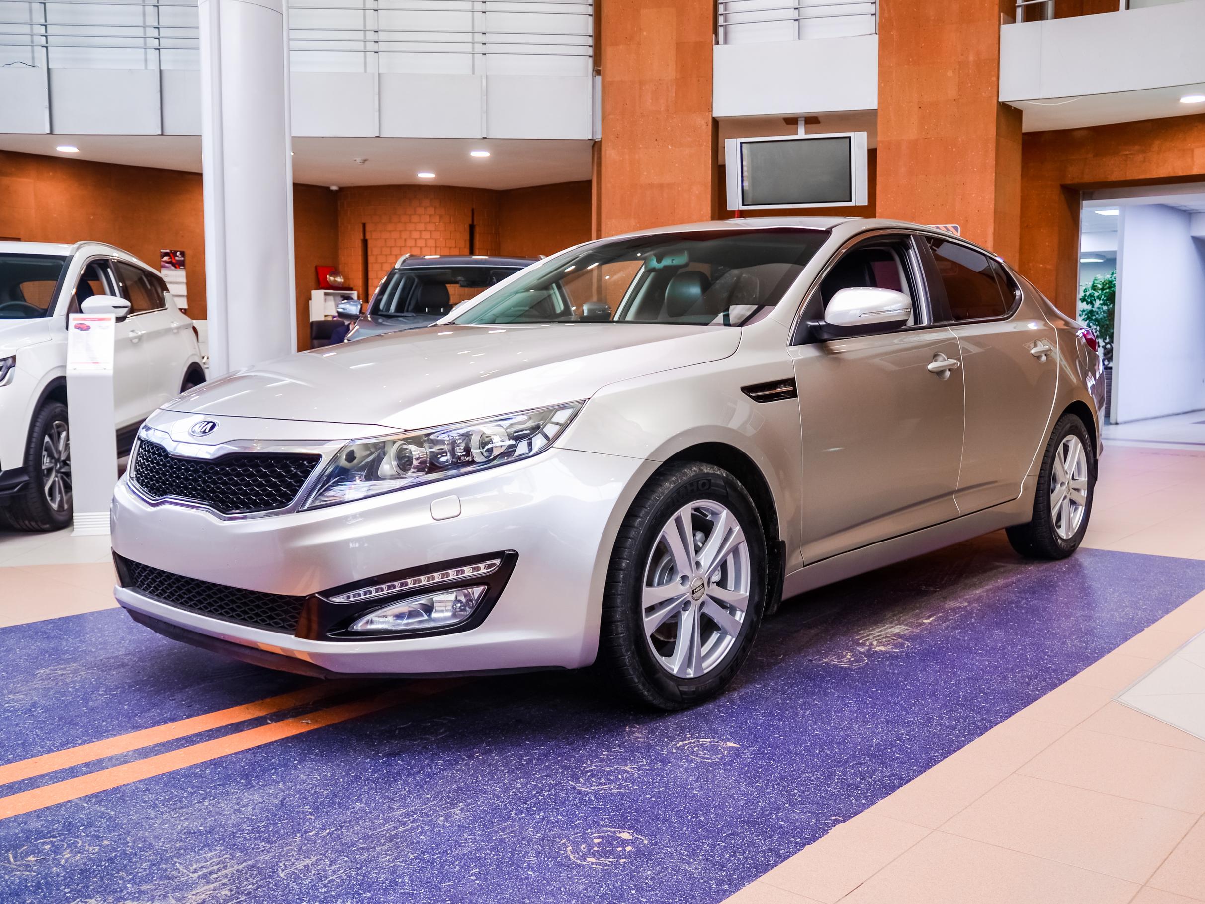 машина kia optima