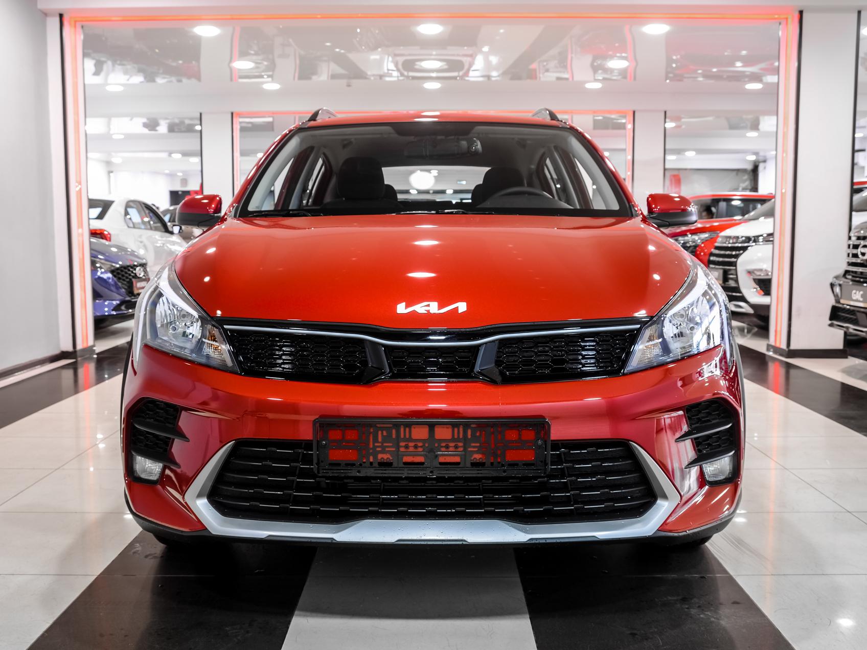 Купить Kia Rio 2024, новый Красный Кия Rio по цене 1 500 000 рублей у  официального дилера в Москве