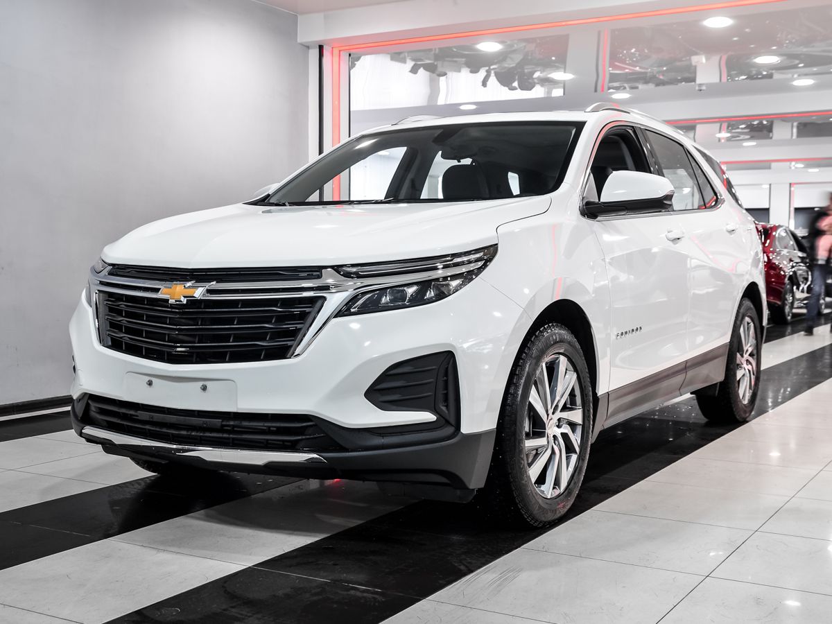 Купить Chevrolet Equinox 2024, новый белый Шевроле Equinox по цене 2 390  000 рублей у официального дилера в Москве