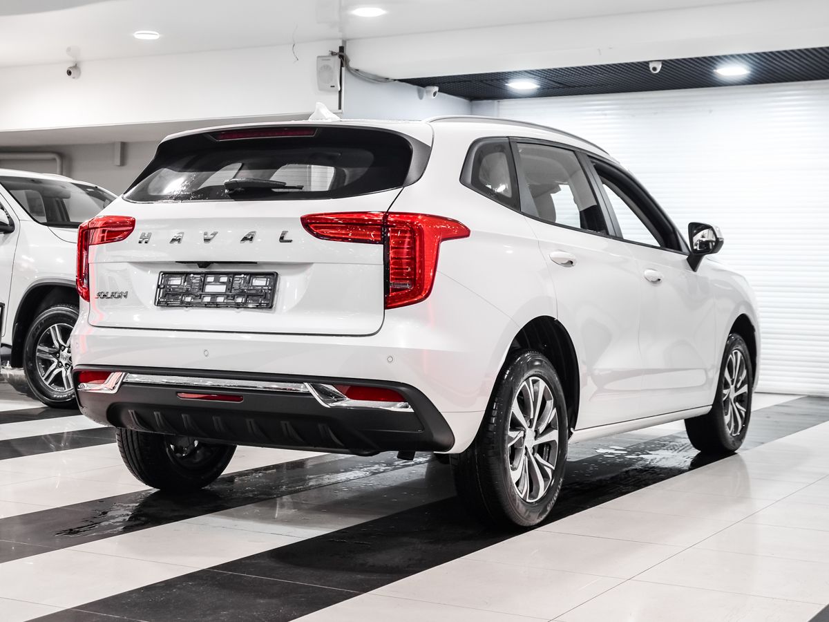 Купить Haval Jolion 2024, новый белый Хавейл Jolion по цене 1 662 000  рублей у официального дилера в Москве