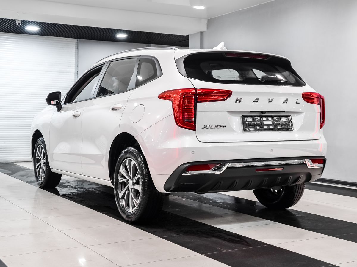 Купить Haval Jolion 2024, новый белый Хавейл Jolion по цене 1 662 000  рублей у официального дилера в Москве