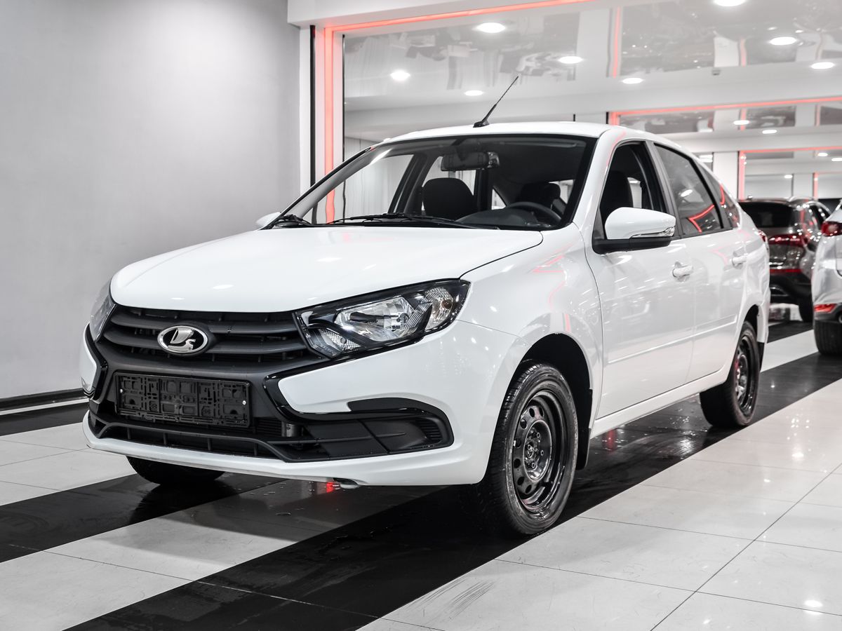 Купить Lada Granta 2024, новый белый Лада Granta по цене 750 000 рублей у  официального дилера в Москве