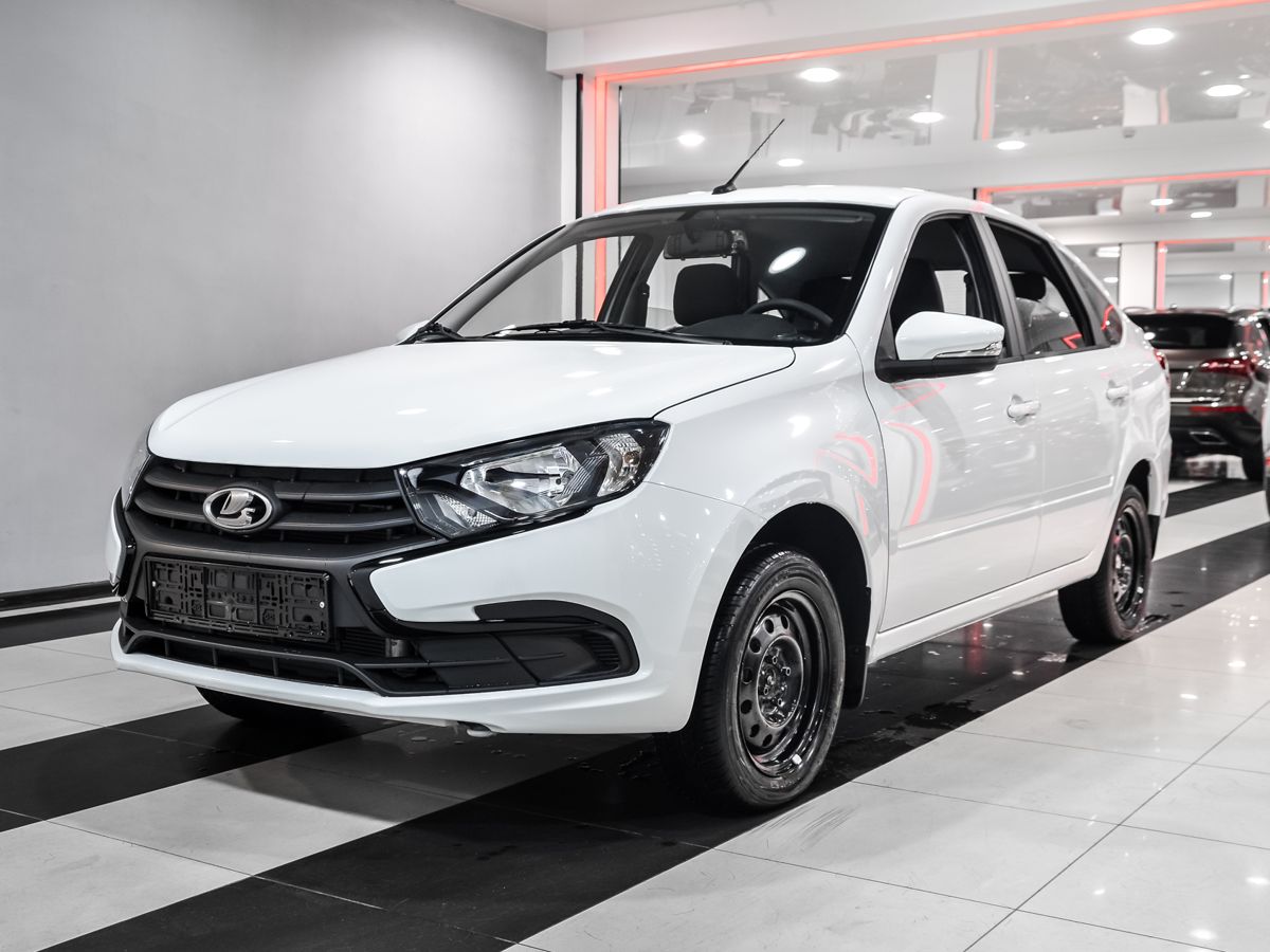 Купить Lada Granta 2024, новый белый Лада Granta по цене 750 000 рублей у  официального дилера в Москве