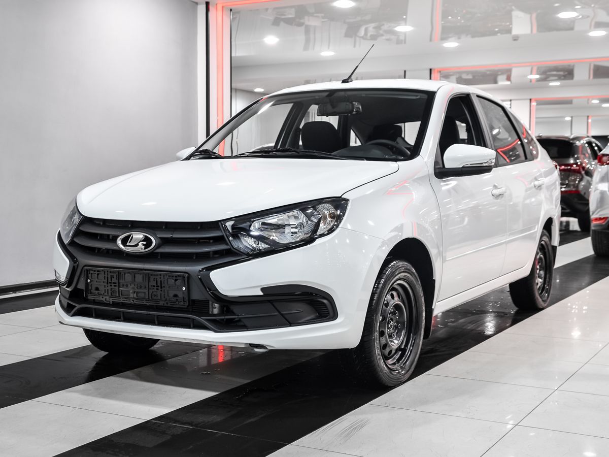 Купить Lada Granta 2024, новый белый Лада Granta по цене 750 000 рублей у  официального дилера в Москве