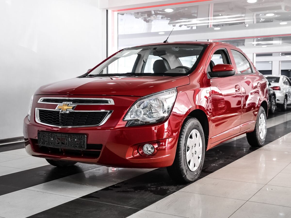 Купить Chevrolet Cobalt 2024, новый красный Шевроле Cobalt по цене 1 044  000 рублей у официального дилера в Москве