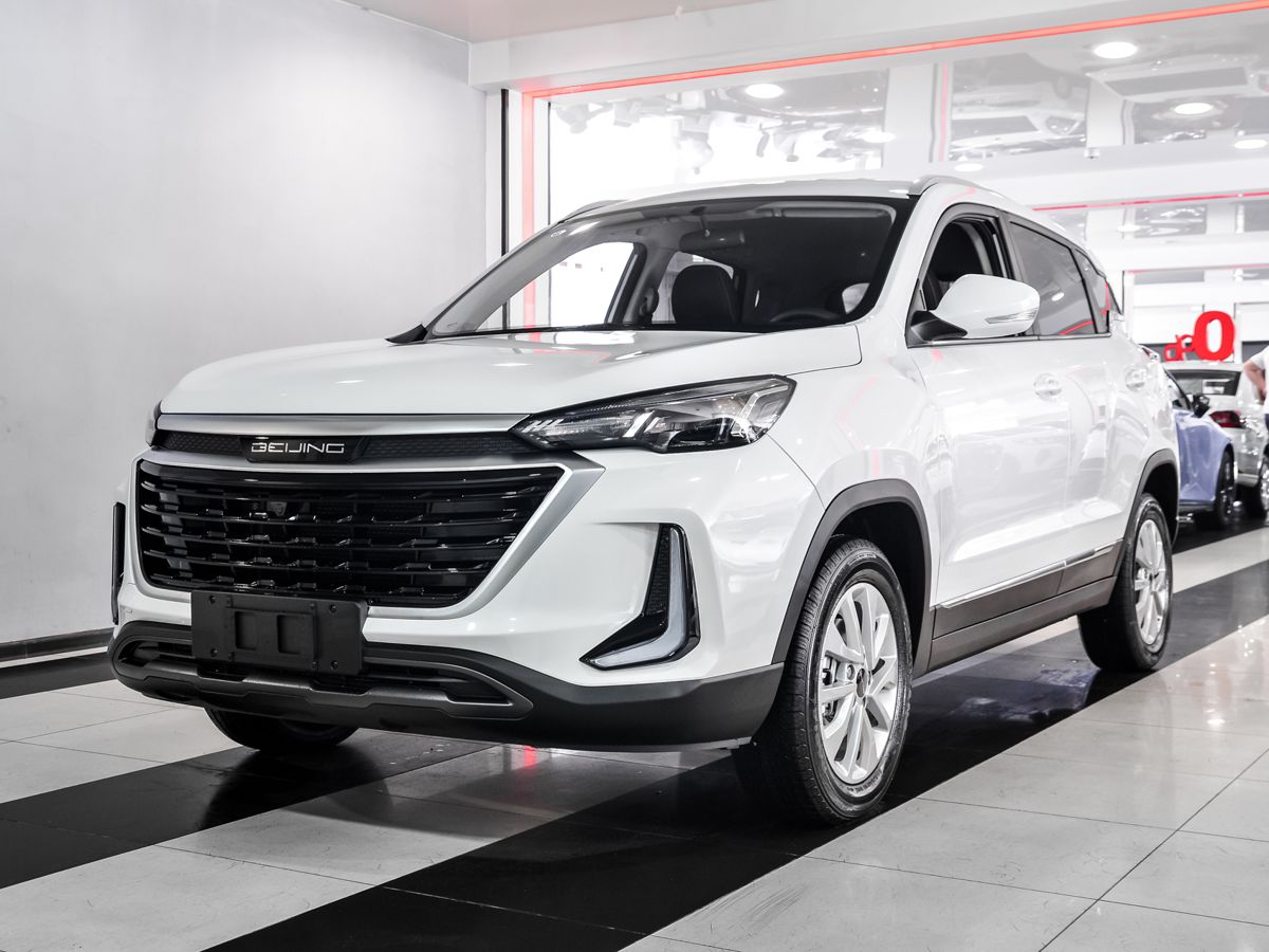 Купить BAIC X35 2024, новый белый BAIC X35 по цене 1 398 000 рублей у  официального дилера в Москве