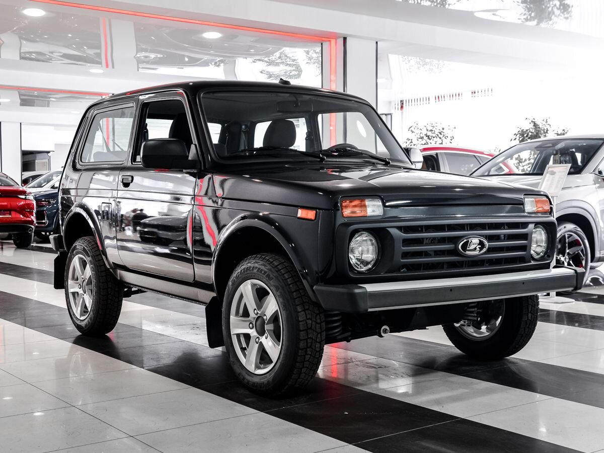 Купить Lada Niva Legend 2024, новый черный Лада Niva Legend по цене 861 000  рублей у официального дилера в Москве