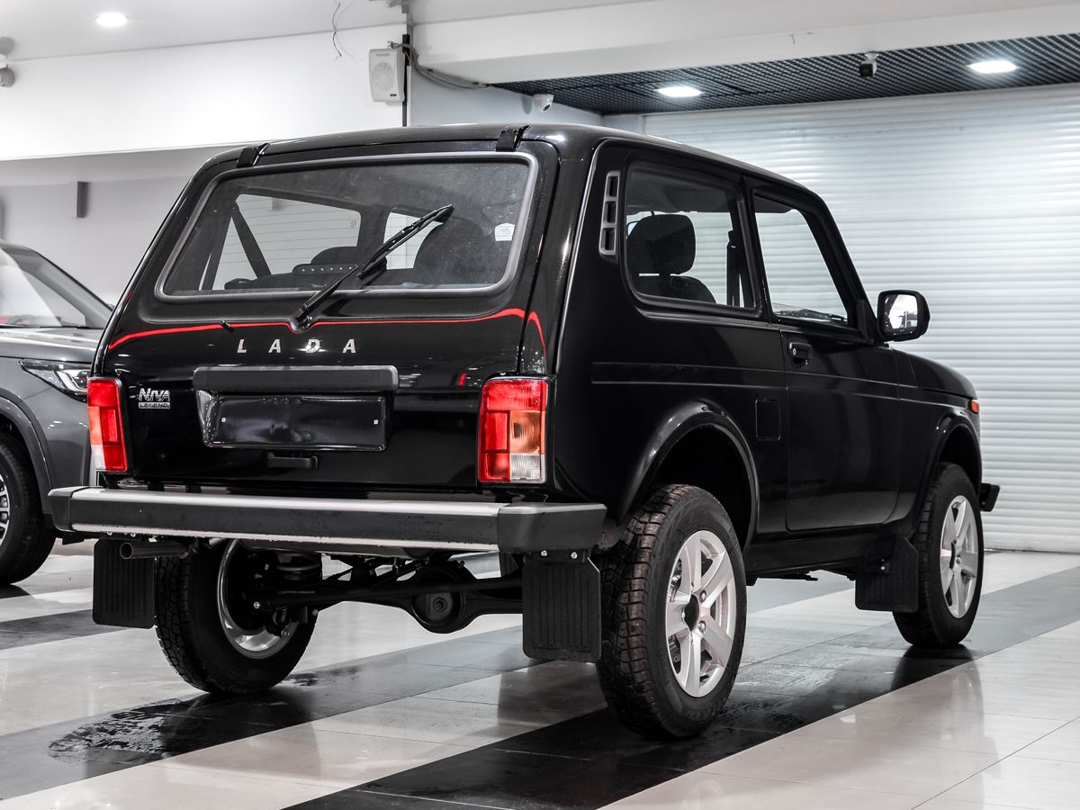 Купить Lada Niva Legend 2024, новый черный Лада Niva Legend по цене 861 000  рублей у официального дилера в Москве