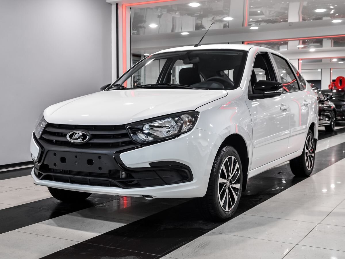 Купить Lada Granta 2024, новый белый Лада Granta по цене 851 000 рублей у  официального дилера в Москве