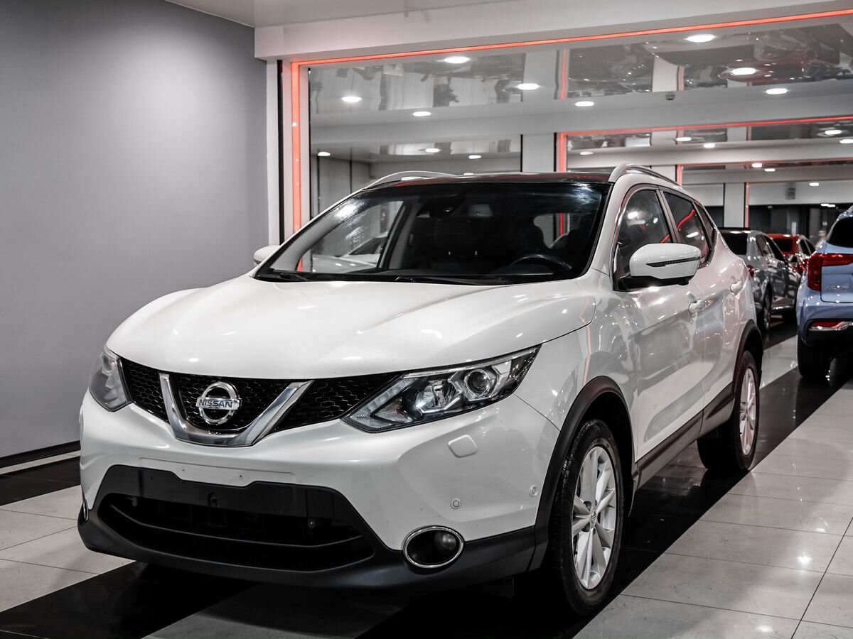 Купить БУ Nissan Qashqai 2017 года выпуска с пробегом 169 636 км в Москве,  продажа б/у Ниссан Qashqai (белый) — Автосалон Trade Profi