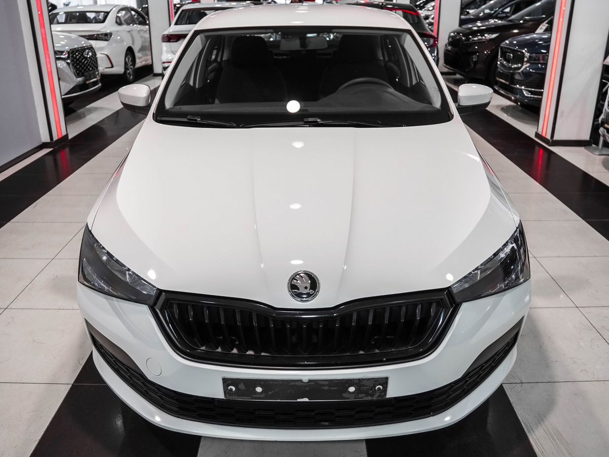 Купить БУ Skoda Rapid 2020 года выпуска с пробегом 69 980 км в Москве,  продажа б/у Шкода Rapid (белый) — Автосалон Trade Profi