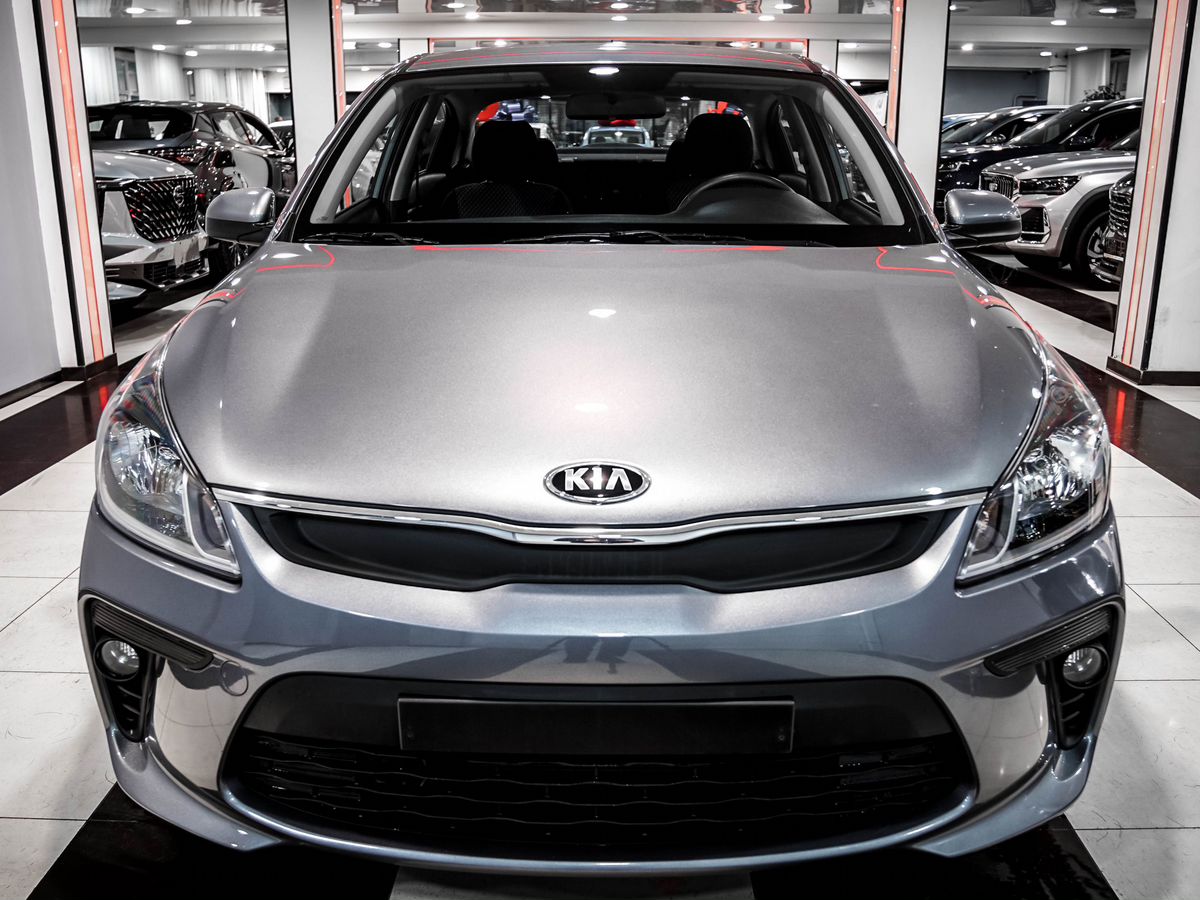 Купить БУ Kia Rio 2019 года выпуска с пробегом 29 876 км в Москве, продажа б/у  Кия Rio (серый) — Автосалон Trade Profi