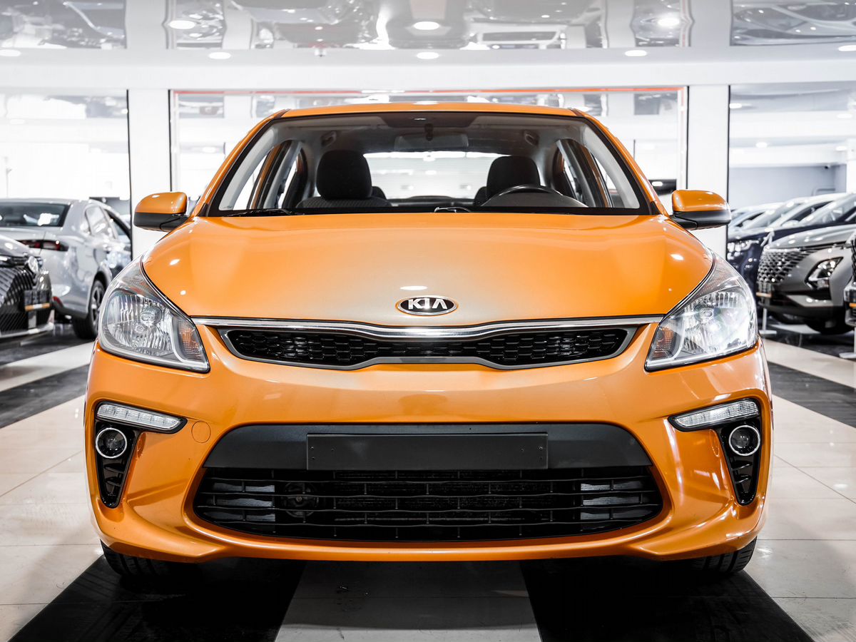 Купить БУ Kia Rio 2018 года выпуска с пробегом 64 873 км в Москве, продажа  б/у Кия Rio (оранжевый) — Автосалон Trade Profi