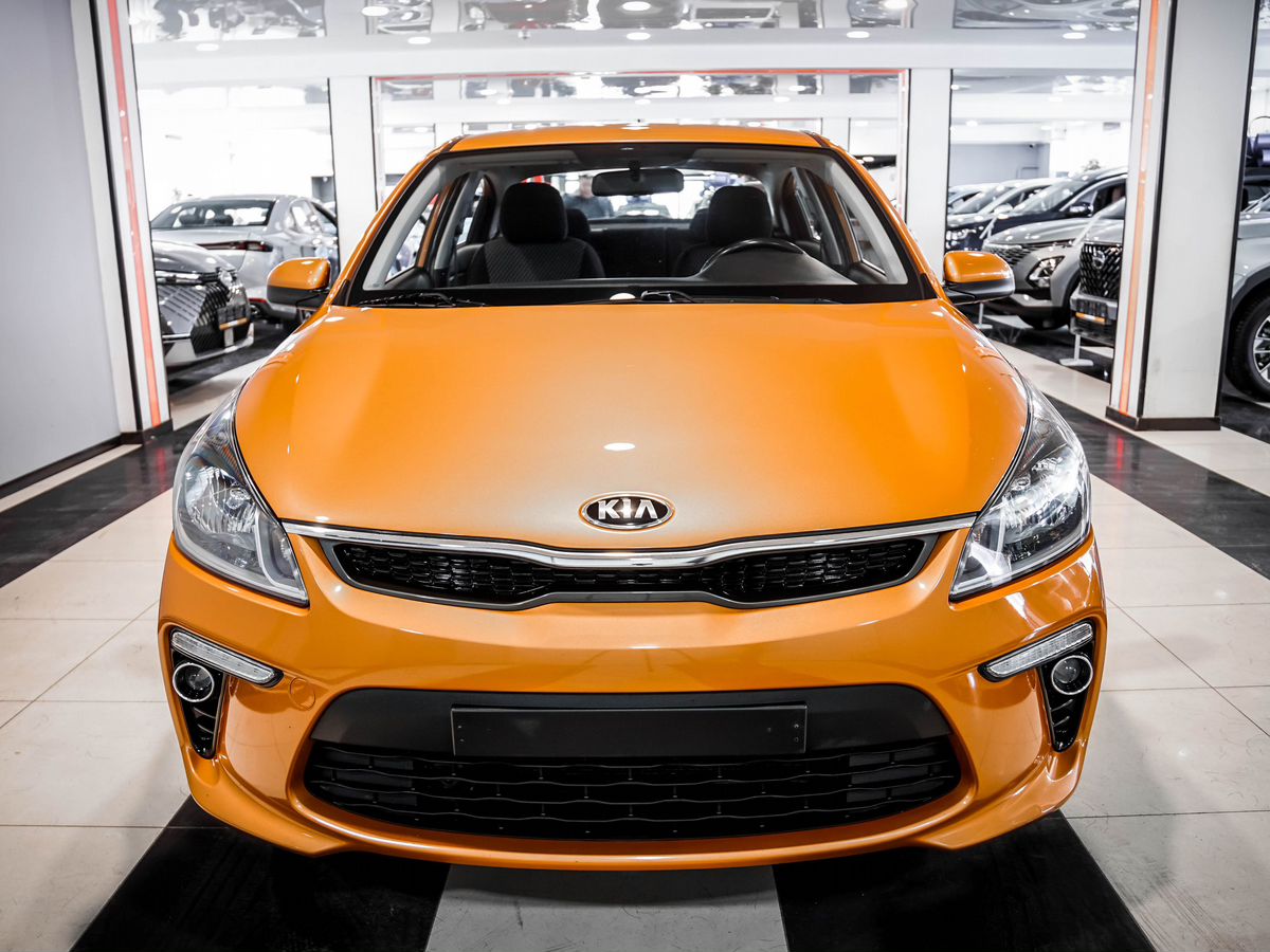 Купить БУ Kia Rio 2018 года выпуска с пробегом 64 873 км в Москве, продажа  б/у Кия Rio (оранжевый) — Автосалон Trade Profi